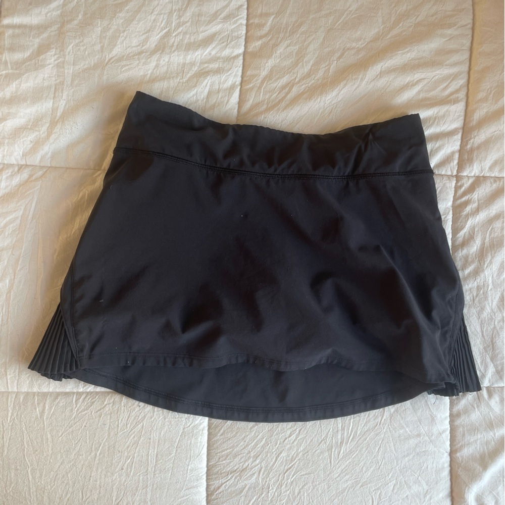 Black lululemon skirt size 6